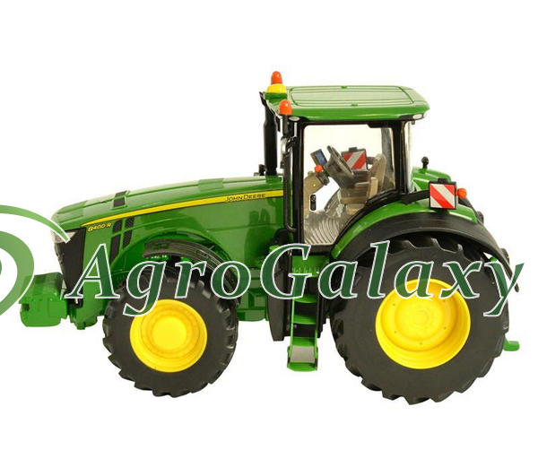 8400r traktor makett|MIN.REND.: 1DB 3 m.napos szállítás gyári klt. esetén 2025-5